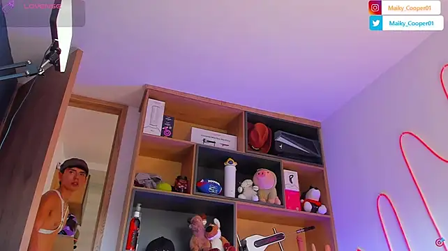 XXX chat uživo modela Maiky__Cooper01