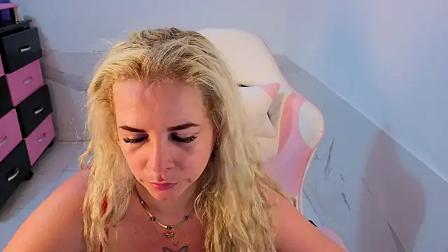 Chatroom XXX en direct de HannaBrave
