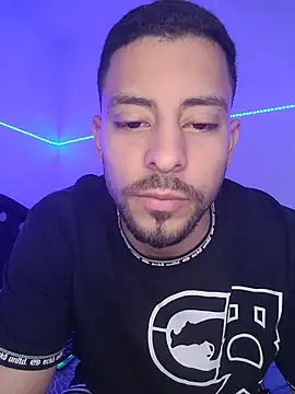 Chat +18 de Cris_LaCobra_ ao vivo