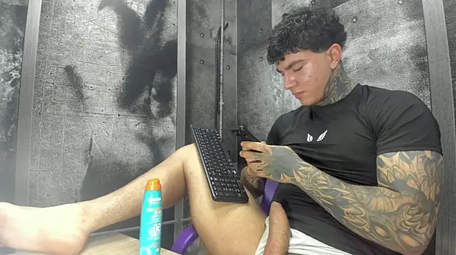 Gury_tattoo Chat XXX in diretta