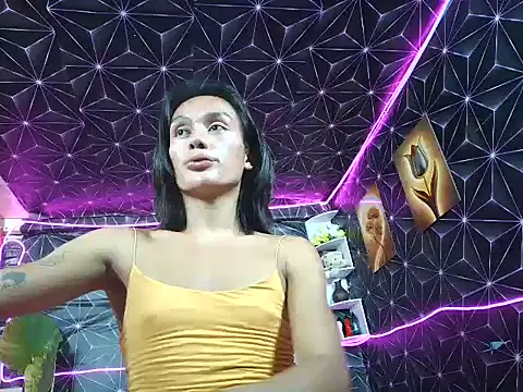 Foxylecious24 Adlı Modelin Canlı XXX Sohbeti