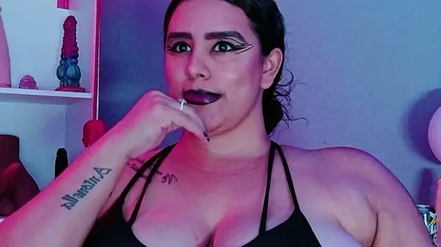צ'אט XXX בשידור חי של MariaGaitan