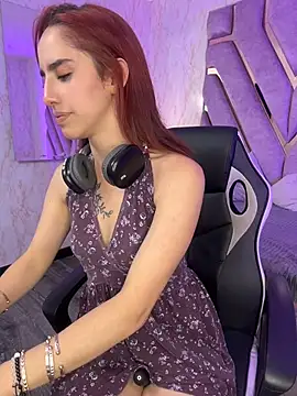 Chat XXX ao vivo de Elodiee_Roussee