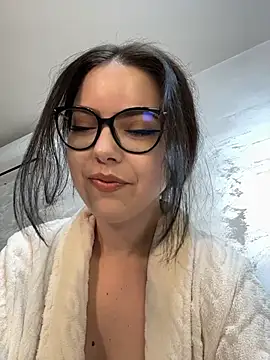 KaylaLewyss 即時 XXX 聊天
