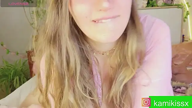 KamiKiss Adlı Modelin Canlı XXX Sohbeti
