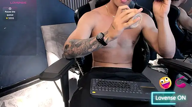 XXX chat uživo modela Axxel_Muscle