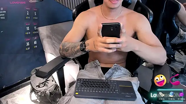 Axxel_Muscle Adlı Modelin Canlı XXX Sohbeti