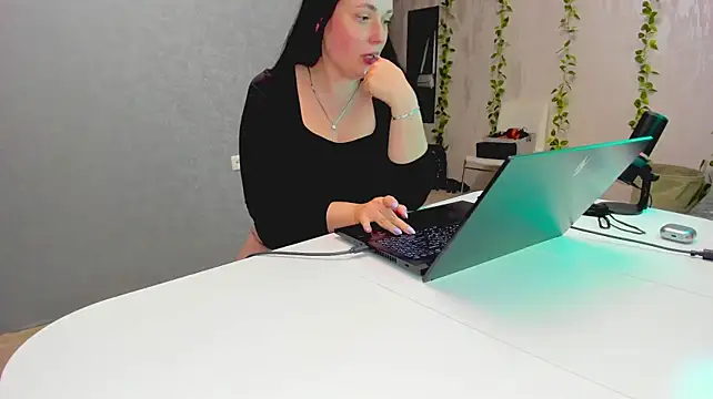 دردشة Yesss_Lilith الجنسية المباشرة