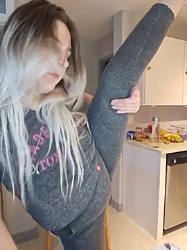 ScarletsWeb Adlı Modelin Canlı XXX Sohbeti