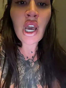 TattooGirlAlia - OPEN DOOR AND SUCK DILDO