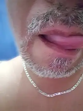 XXBugsxX's Live XXX Chat
