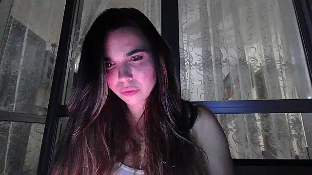 Yvelinan Live XXX chat