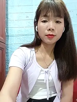 AmyLinee01 即時 XXX 聊天