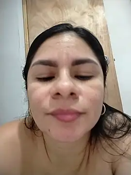 Chat +18 de luna_pinky ao vivo