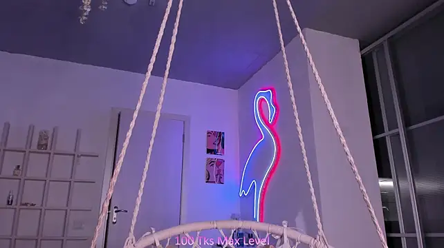 XXX chat uživo modela InnocentEvee