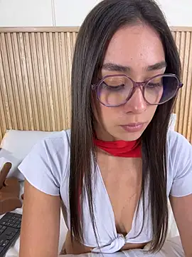 NahimiThompson: онлайн-секс-чат