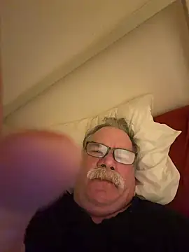 Chat +18 de Caesar_Baxter ao vivo