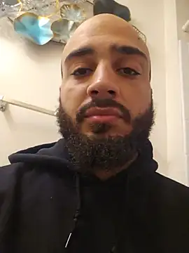 Bustinnuts69 Webcam Show