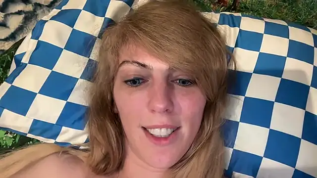 Chat +18 de CelestialRuby ao vivo