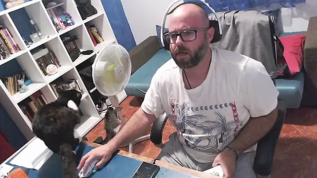 צ'אט XXX בשידור חי של ravingr4d4