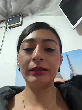 IsabellaMariet XXX чат на живо