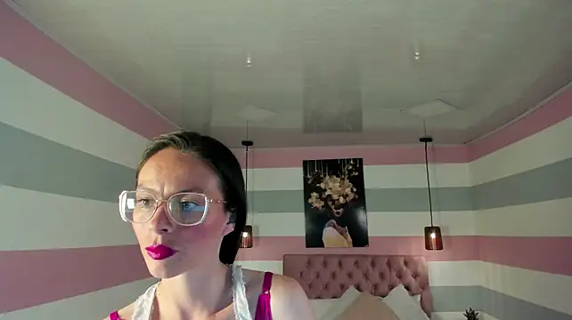 karla_petit_ Adlı Modelin Canlı XXX Sohbeti