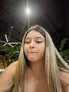 lunablossom_'s Live XXX Chat