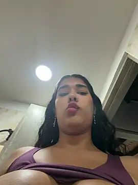צ'אט XXX בשידור חי של EmmaRoux_