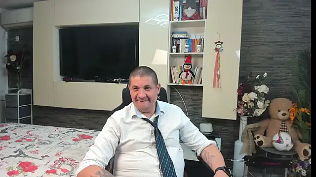 SpartacusDaddy48 Adlı Modelin Canlı XXX Sohbeti
