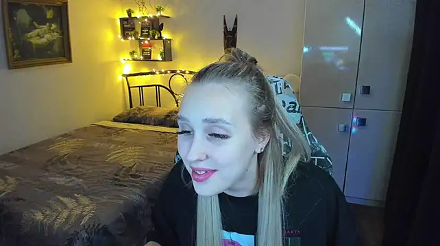 CrazyBitchInLace élő XXX-chatje