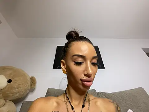 دردشة BlueEyes_BB الجنسية المباشرة