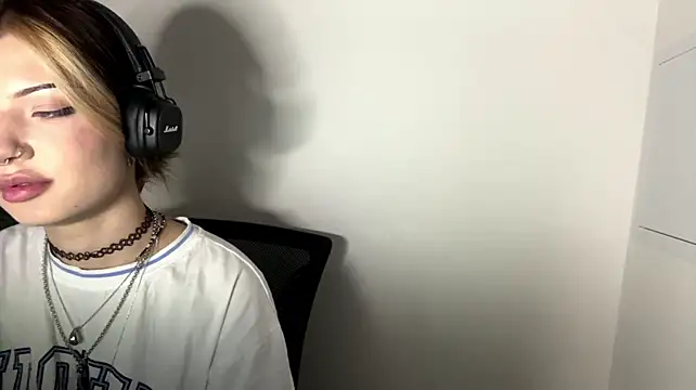Chat +18 de topazdew ao vivo