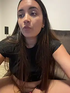 aisha_es Adlı Modelin Canlı XXX Sohbeti