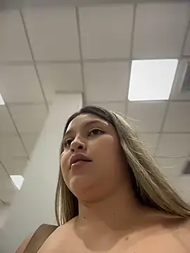 Chatroom XXX en direct de lunablossom_