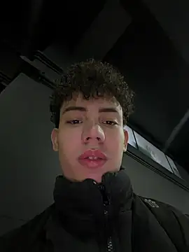 yoursexyjose webcam show