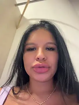 Elara_Luxe's Live XXX Chat