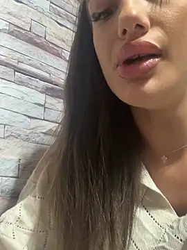 Chat +18 de RaisaKalii ao vivo