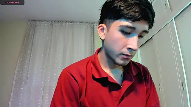 XXX chat uživo modela tom_Howard