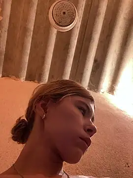 _YOUMODELFAVORITE Chat XXX in diretta
