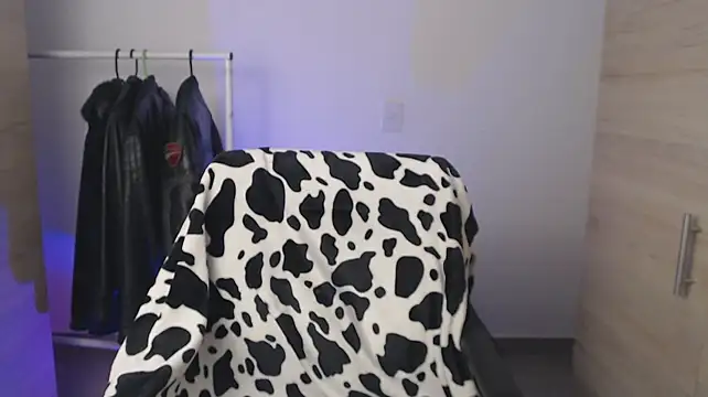 chomelo6 XXX чат на живо