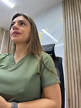 XXX chat uživo modela alicee16
