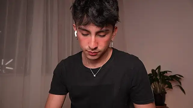 sweettaaron01 Adlı Modelin Canlı XXX Sohbeti
