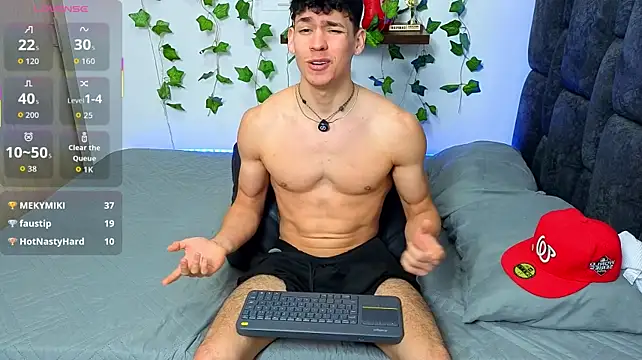 XXX chat uživo modela Luke_Muscle