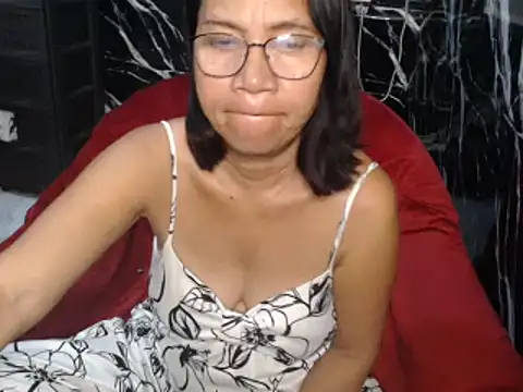 ASIANDOLLY4U69's Live XXX Chat