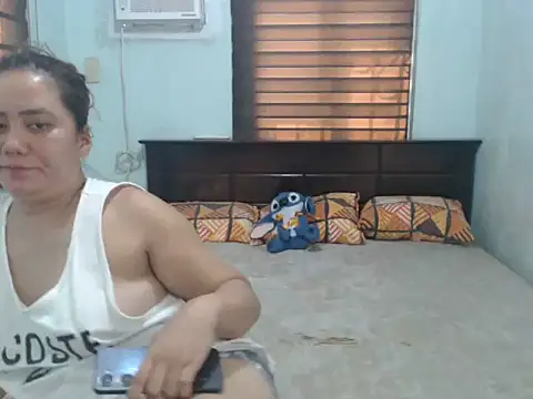 Chat XXX en directo de Hello_Kiffy69