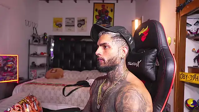 logan_hugh8's Live XXX Chat