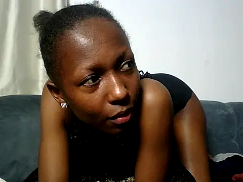 Chatroom XXX en direct de pretty_doll04