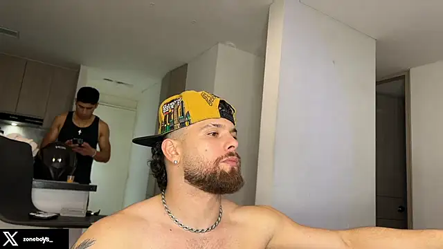 zoneboys Adlı Modelin Canlı XXX Sohbeti