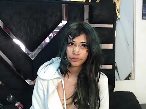 yiyi_cs' Live XXX Chat