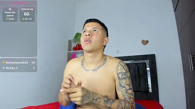 XXX chat uživo modela StevenSmith18